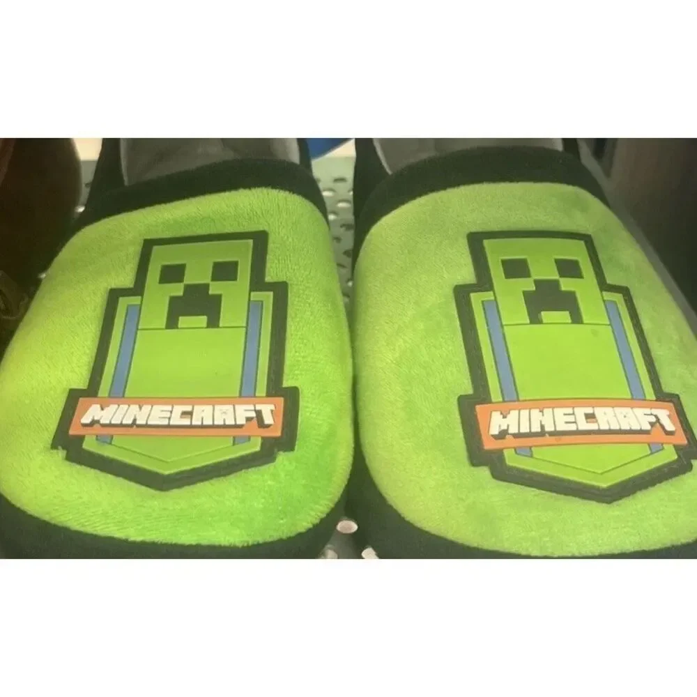 Boys Minecraft Creeper License Slippers Easy On/Off Slip-On Style Size 4/5 NWOT